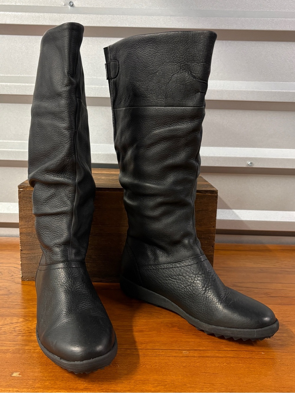 Cougar Women Venus Black Lined Waterproof Boots Size 9